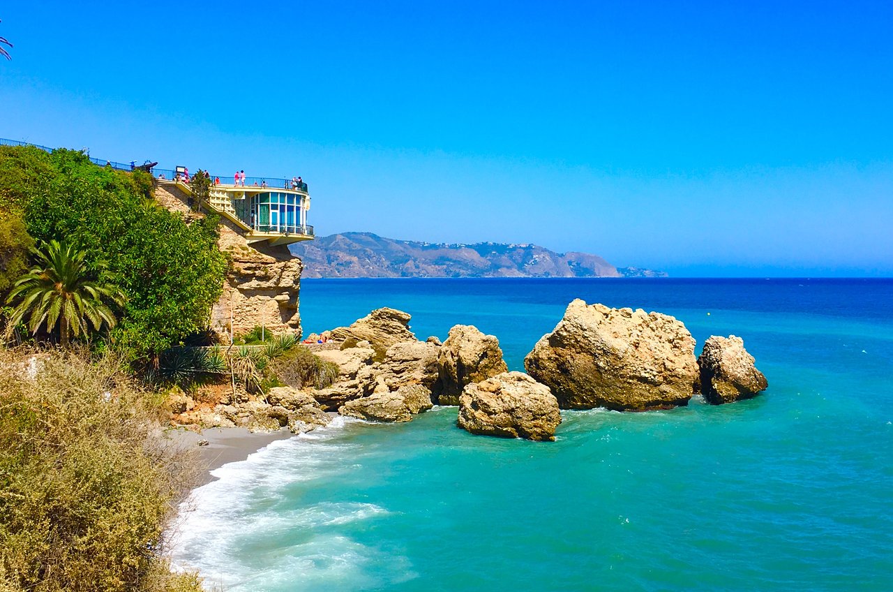 malaga-permata-costa-del-sol-dengan-warisan-seni-dan-pantai-eksotis